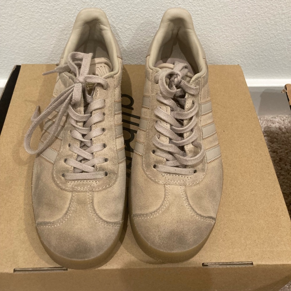 Adidas Gazelles Beige Tan Suede 6/6.5